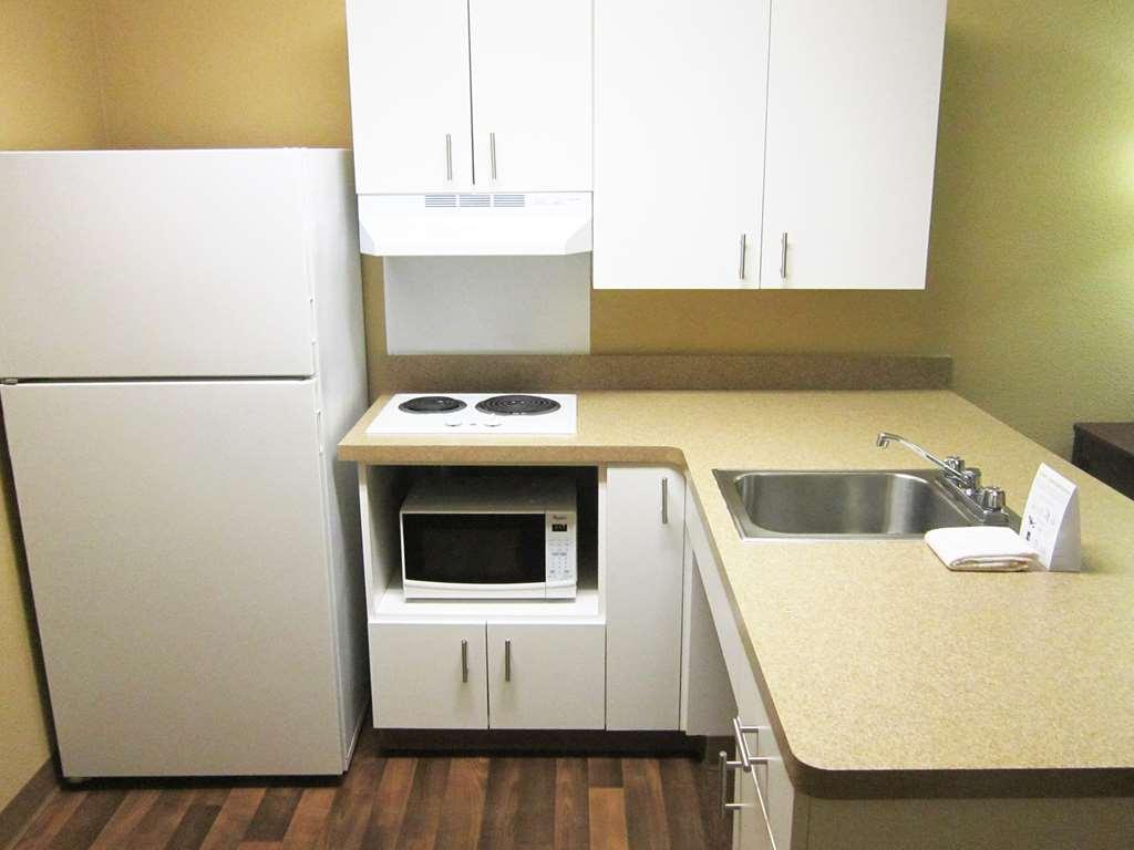 Extended Stay America Select Suites - Detroit - Розвилл Номер фото